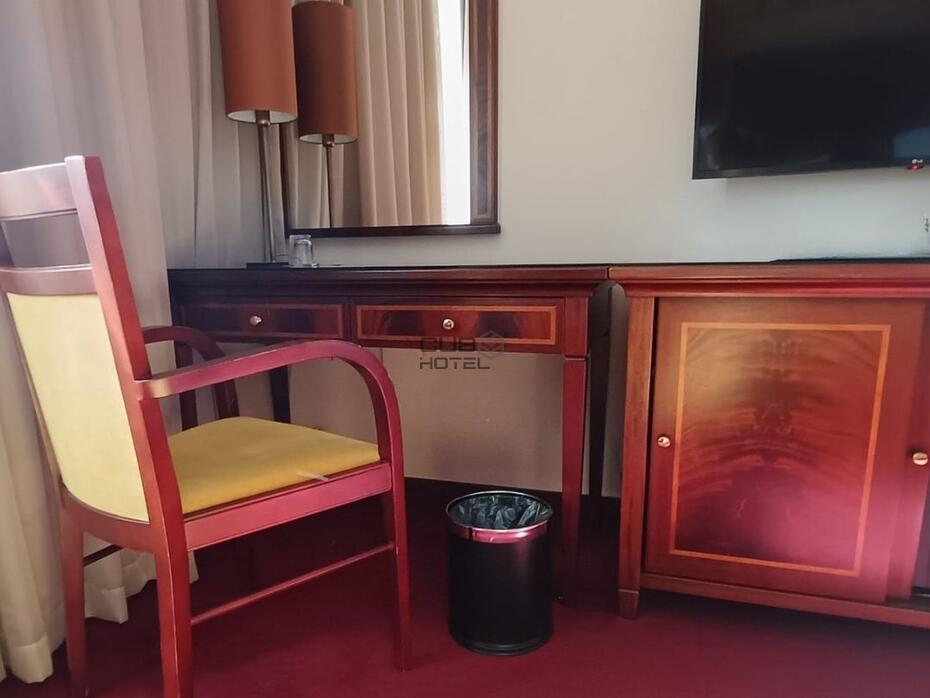 Papeleira Preta Tipo Pele 9L Com Aro Amovível