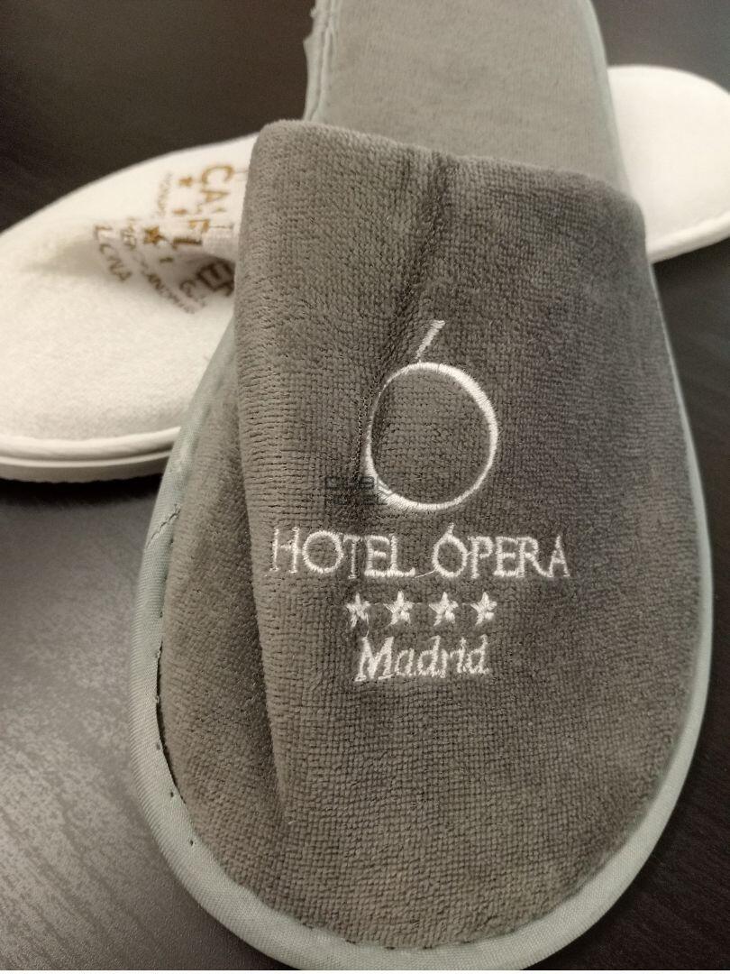 Personalized Slippers 3000 Minimum Pairs