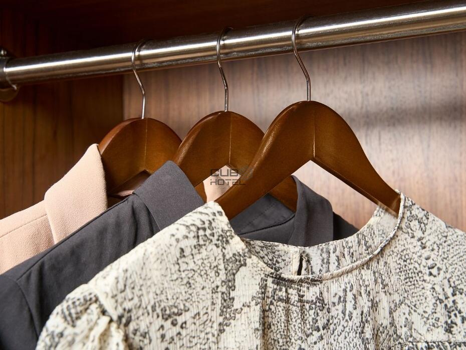 100 Cabides em Madeira com Gancho Chelsea