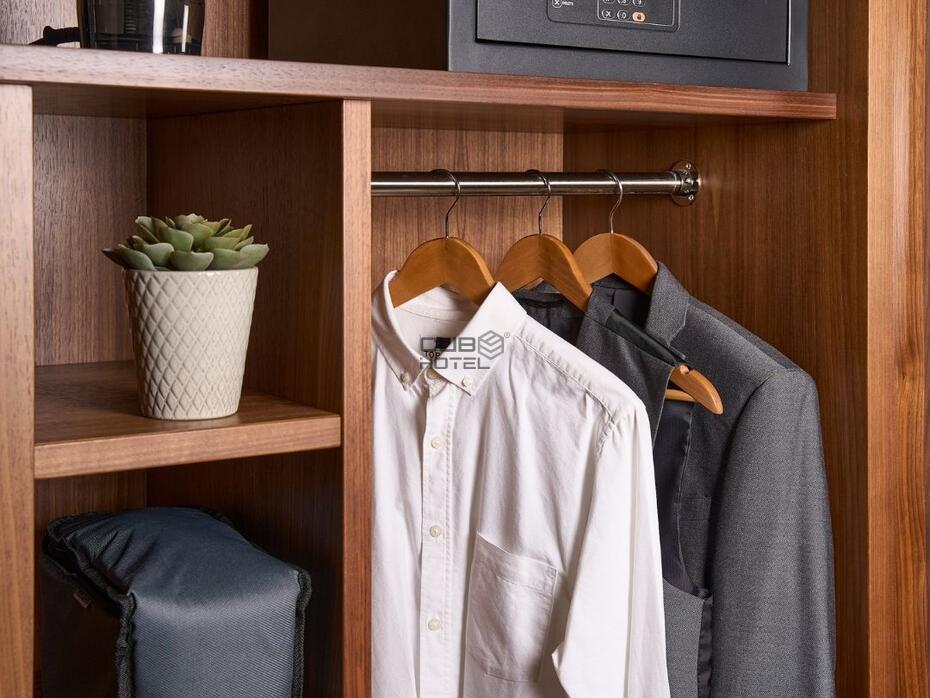 100 Cabides em Madeira com Gancho Chelsea