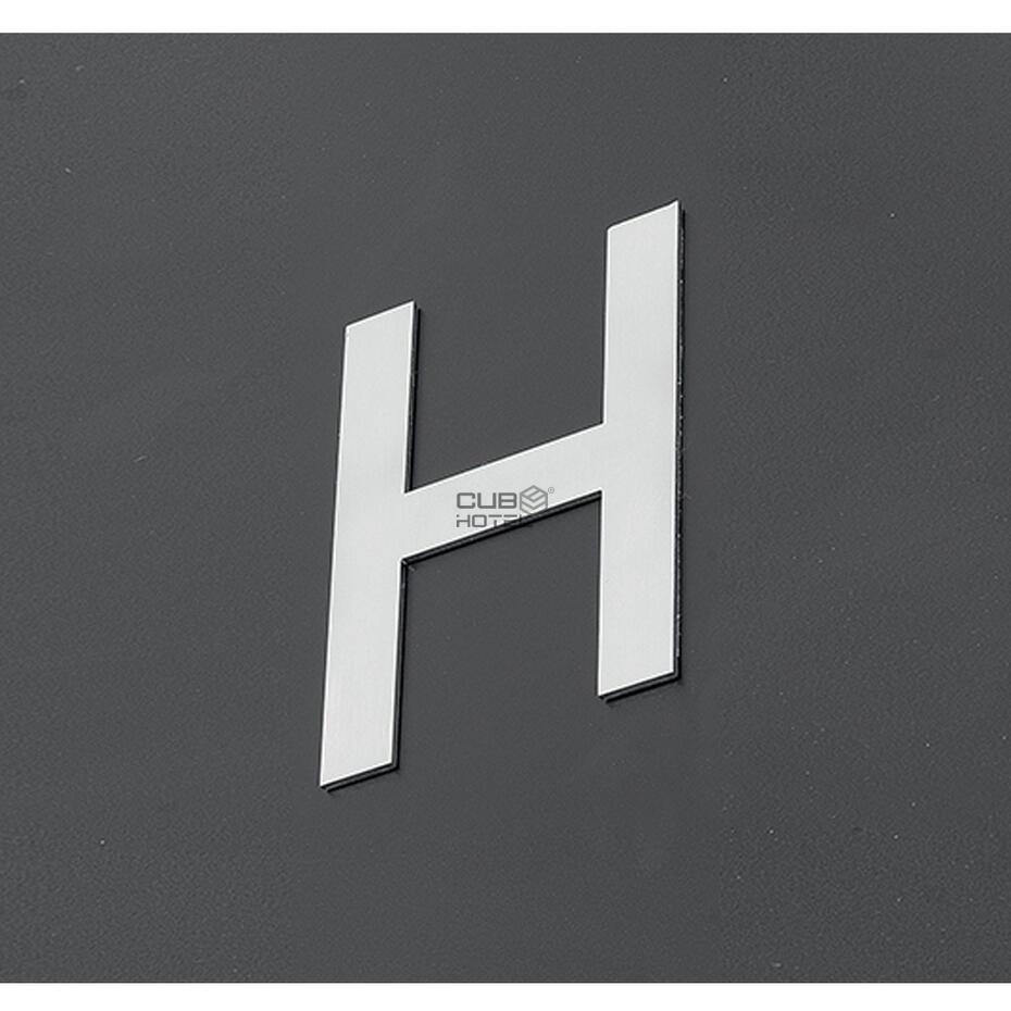 Letra H para casa de banho com fixação por adesivo - 100mm